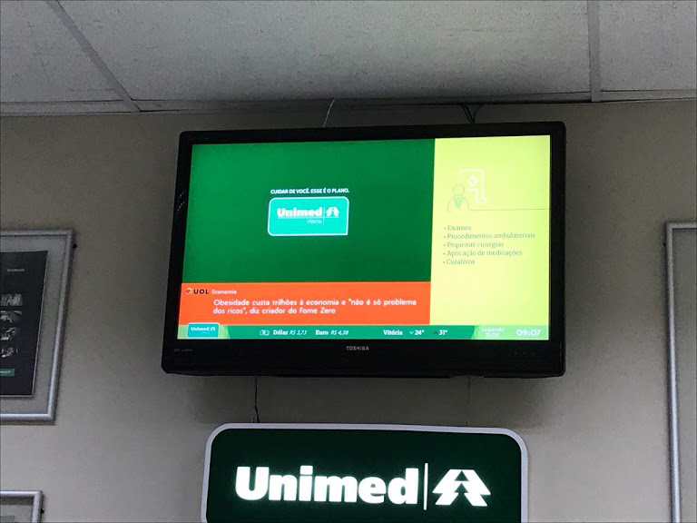 Tela de TV Corporativa em unidade Unimed